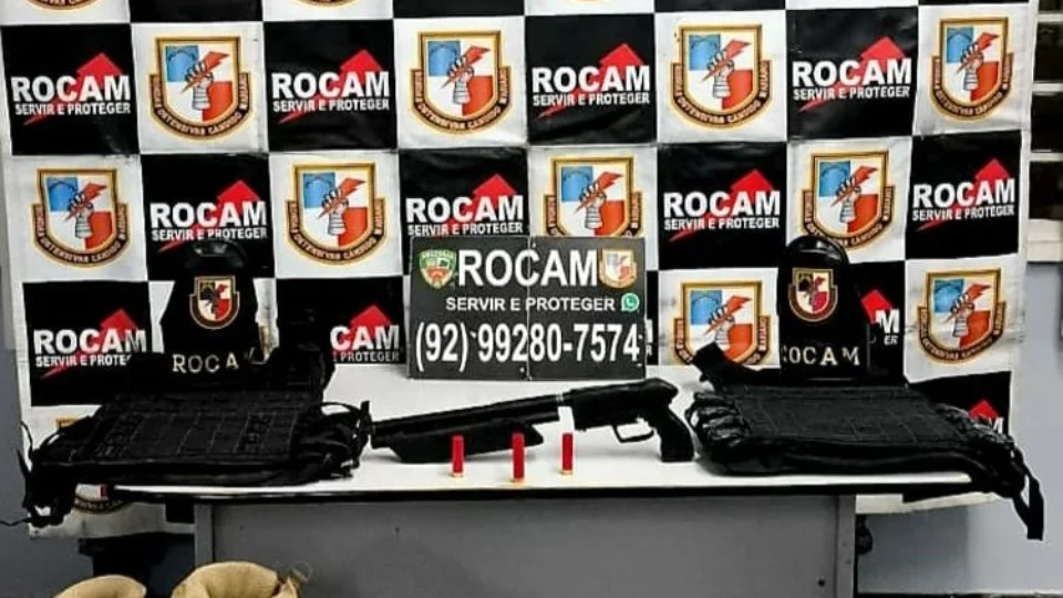Rocam apreende coletes à prova de balas, arma e munições em casa na zona leste de Manaus