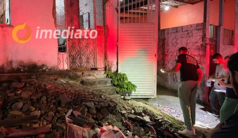 Mulher é assassinada a tiros dentro de residência no bairro Jorge Teixeira