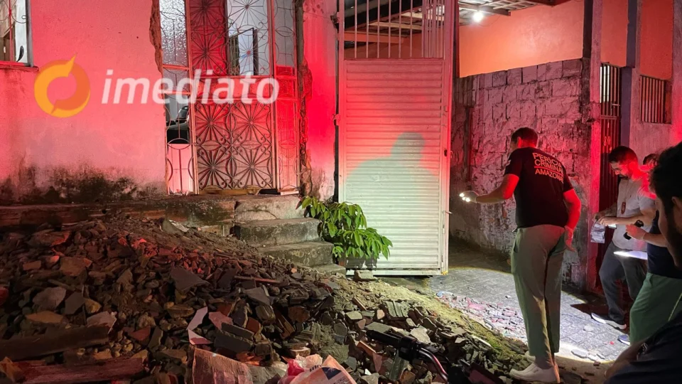 Mulher é assassinada a tiros dentro de residência no bairro Jorge Teixeira