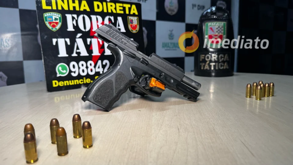 Criminosos fogem e deixam pistola para trás durante ação da Força Tática no bairro Petrópolis