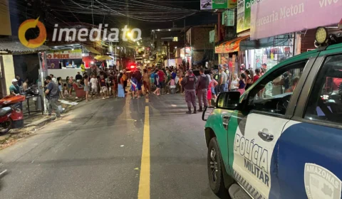 Moradores da Compensa protestam após alagamentos e cobram infraestrutura da Prefeitura de Manaus