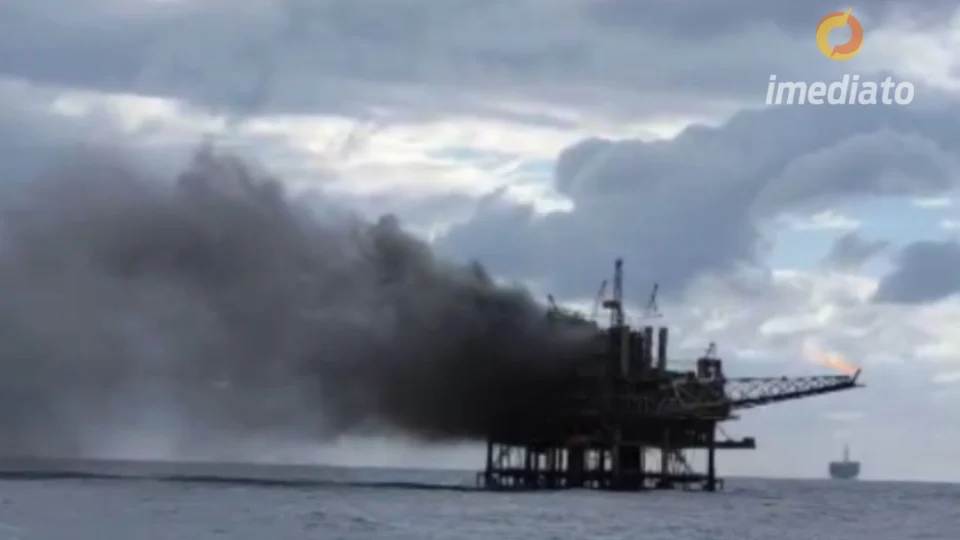Plataforma de petróleo pega fogo com 176 trabalhadores abordo na Bacia de Campos