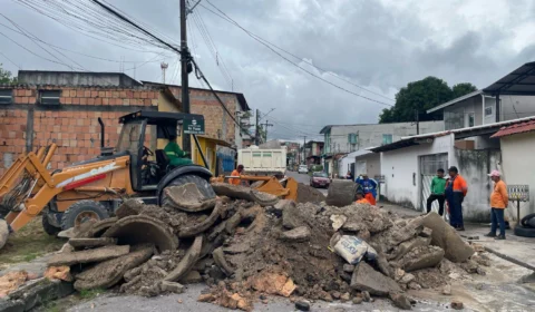 Seminf inicia obras após quatro carros caírem em buraco no bairro Flores