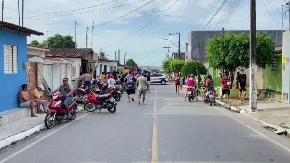 Dois homens são executados a tiros dentro de barbearia em Pedras de Fogo, na Paraíba
