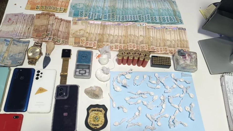 Dupla é presa por tráfico de drogas em residência utilizada como ponto de venda em Uarini