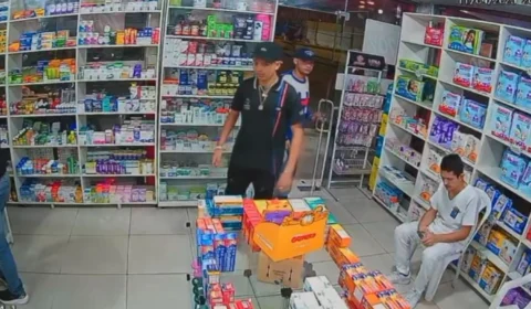 Drogaria é assaltada por dupla sem disfarce no bairro Jorge Teixeira, em Manaus