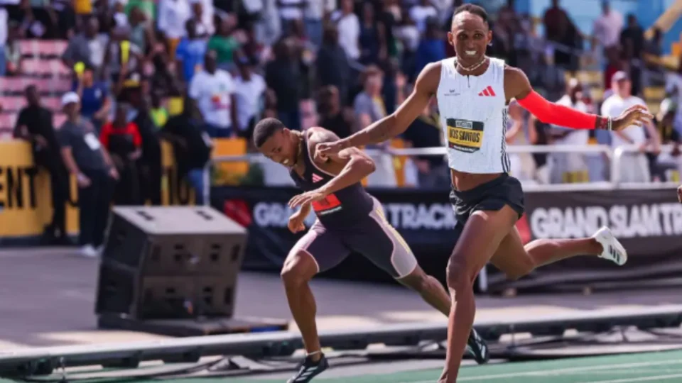 Alison dos Santos vence em estreia da temporada 2025 nos 400m com barreiras na Jamaica