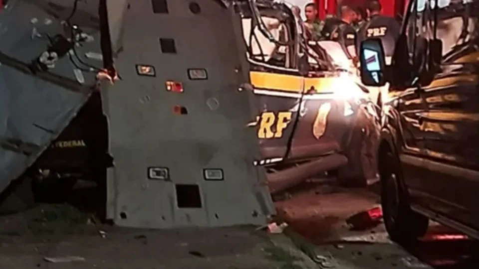 Três agentes da PRF morrem em acidente durante perseguição no Rio de Janeiro