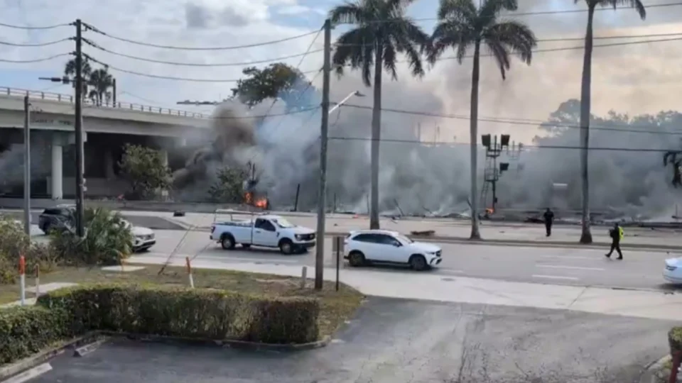 Avião de pequeno porte cai após decolagem na Flórida