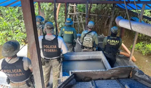 Operação no Amazonas destrói dragas usadas em garimpo ilegal em território indígena isolado