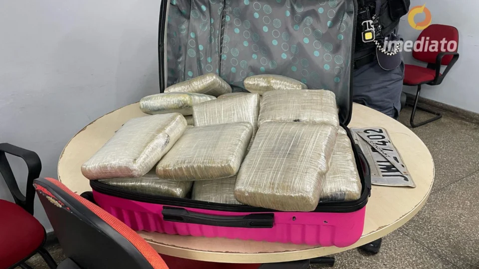Casal é preso com 23kg de maconha tipo skunk no  Gilberto Mestrinho
