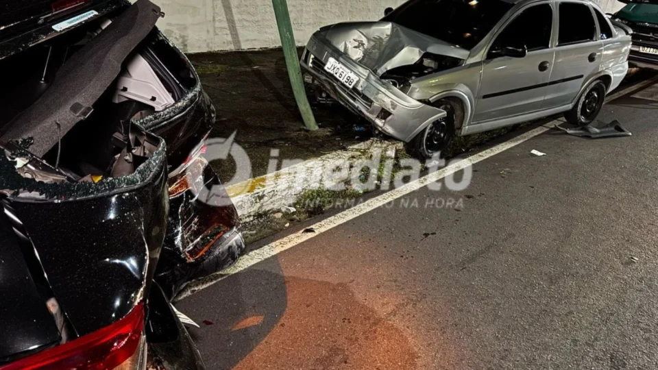 Motorista embriagado causa acidente ao colidir na traseira de carro na Avenida Constantino Nery em Manaus
