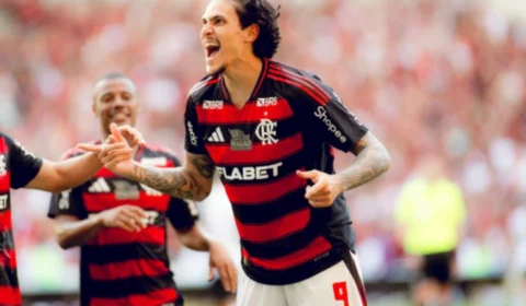 Flamengo vence Corinthians no Maracanã e embala na temporada