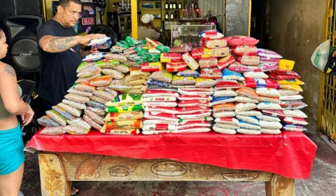 Moradores da Compensa 2 realizam ação solidária para famílias atingidas pela chuva em Manaus