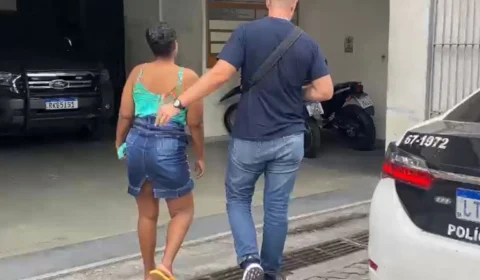 Mãe é presa por espancar e torturar filhos com ferro de passar