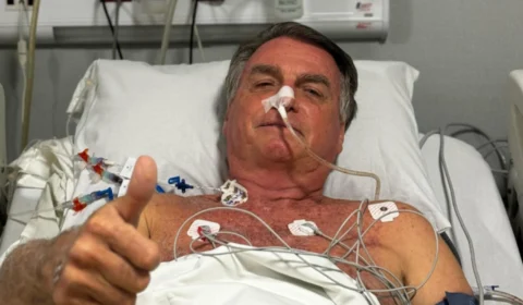 Bolsonaro deve passar por nova cirurgia neste domingo após agravamento de quadro intestinal