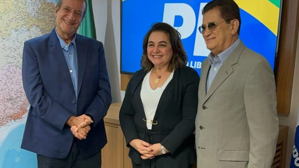 Professora Maria do Carmo Seffair se filia ao PL-AM