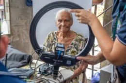TRE-AM atende em casa pessoas com mobilidade reduzida