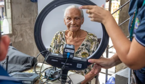 TRE-AM atende em casa pessoas com mobilidade reduzida