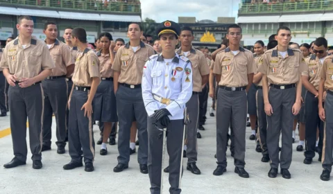 Sambódromo de Manaus recebe cerimônia de entrega de boinas a novos alunos dos Colégios Militares nos 188 anos da PMAM
