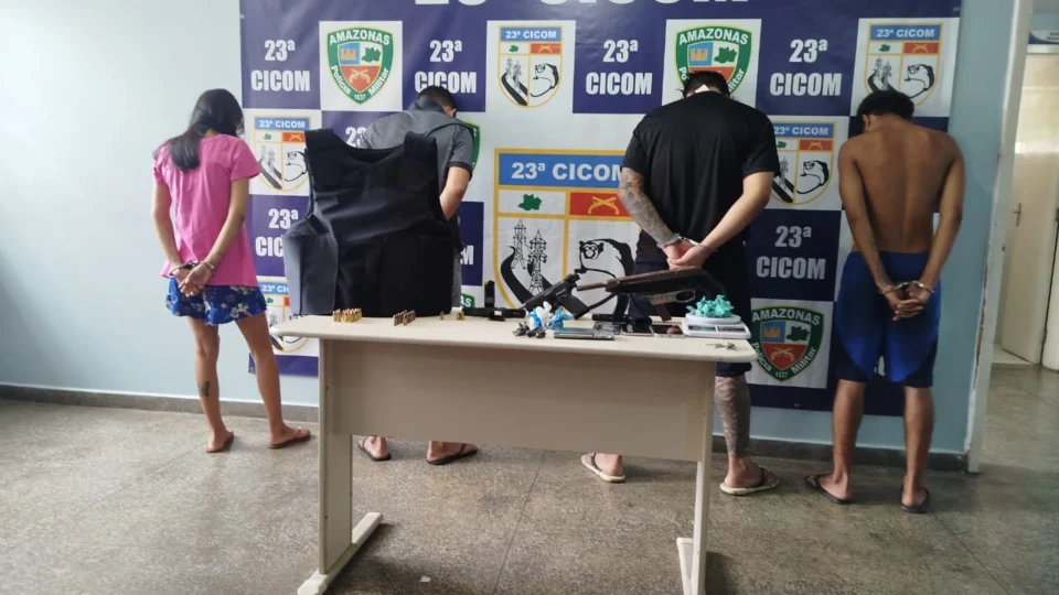 Quarteto é preso com armas e drogas pela PMAM em operação no Bairro da União