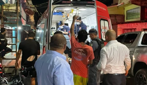 Briga termina em esfaqueamento e deixa dois feridos no Mauazinho; um está em estado grave