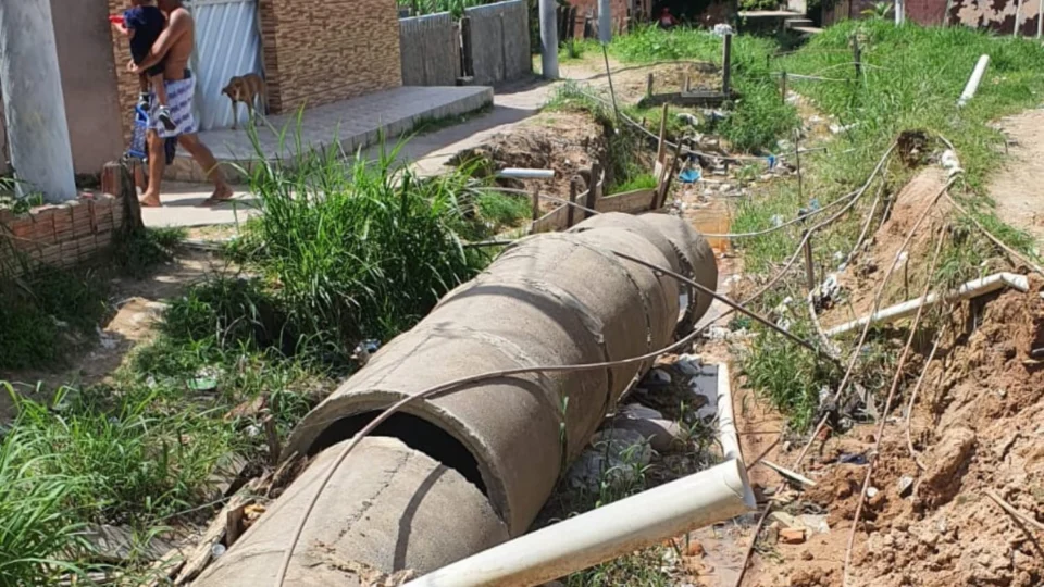 Moradores do Parque Mauá denunciam abandono de obra iniciada há seis meses