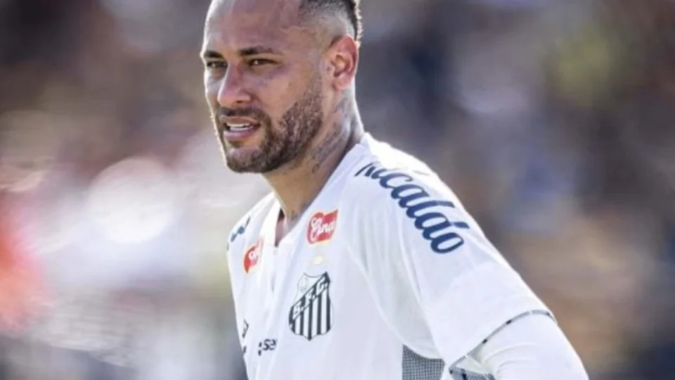 Neymar retorna aos gramados pelo Santos em partida contra o Fluminense no Brasileirão