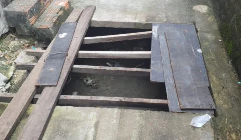 Falta de infraestrutura causa transtornos no Beco São João, no bairro Petrópolis