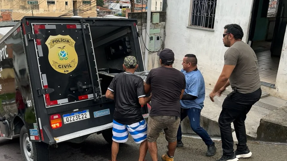 Entregador é morto com vários golpes de faca dentro de casa na zona Norte de Manaus