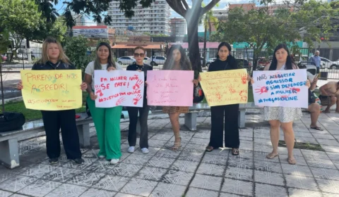 Manifestantes pedem justiça por Kaline, jovem espancada por companheiro após vídeo nas redes sociais
