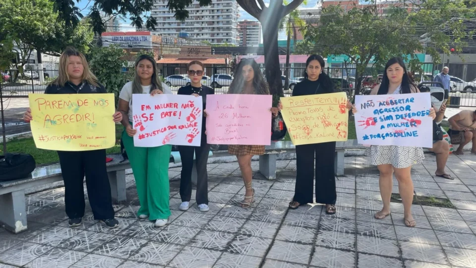 Manifestantes pedem justiça por Kaline, jovem espancada por companheiro após vídeo nas redes sociais