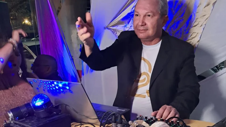 Pizzaria celebra 31 anos com tributo às divas da Disco Music