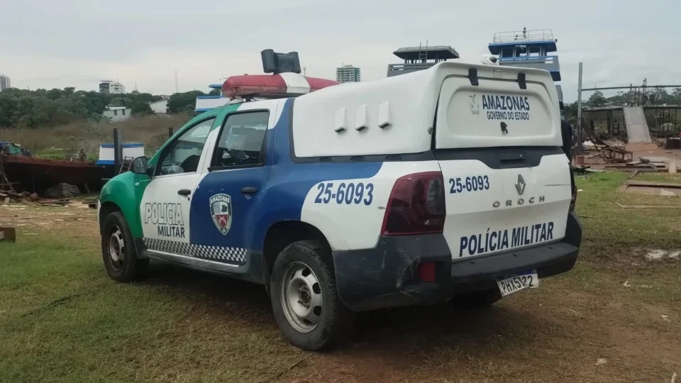 Corpo em decomposição é encontrado com marcas de violência em igarapé na zona Sul de Manaus