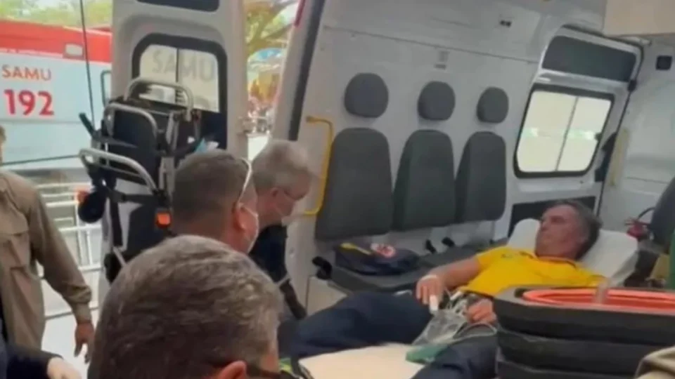 Bolsonaro é hospitalizado com fortes dores abdominais e transferido para Natal após atendimento emergencial