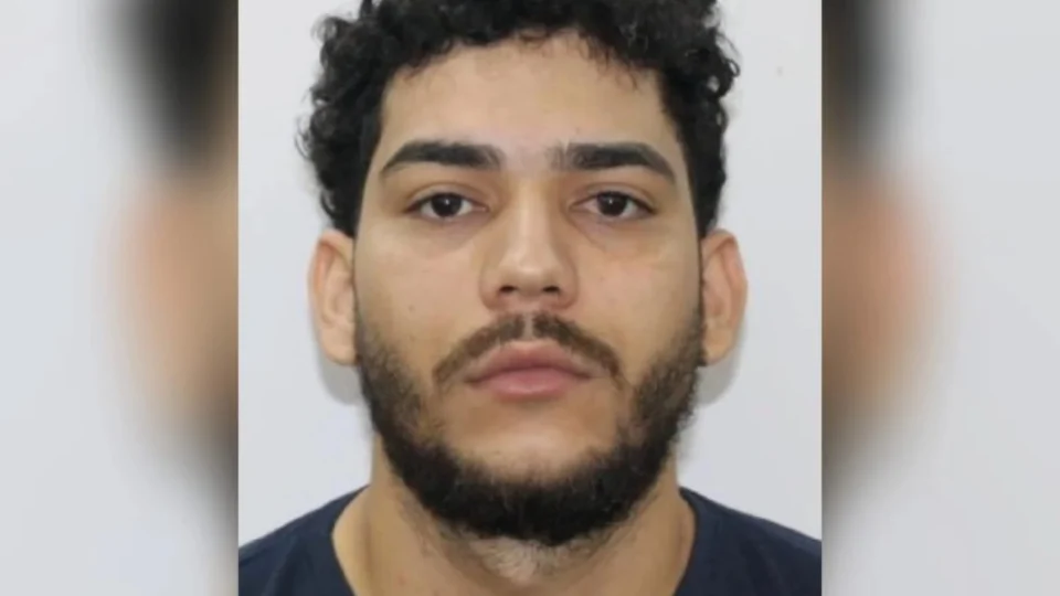 Polícia Civil do AM divulga imagem de suspeito de extorsão mediante sequestro e pede ajuda da população