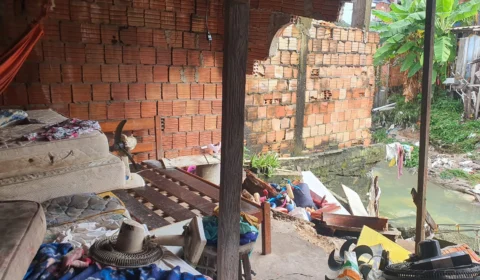 Família perde casa após forte chuva no Bairro da Paz em Manaus