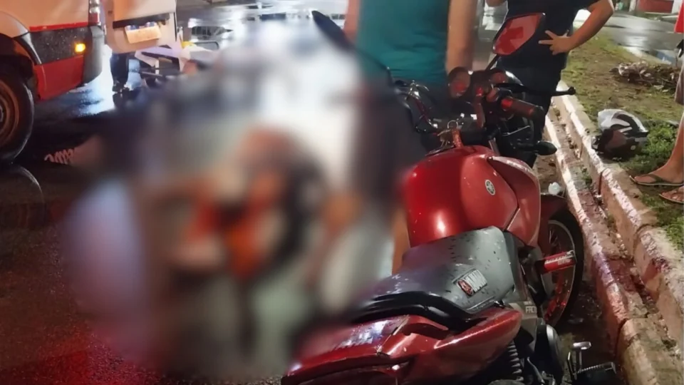 Jovem morre após cair da garupa da motocicleta em Manaus
