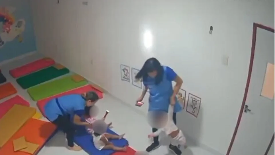 Vídeo revela conduta inadequada de diretora de creche de Manaus