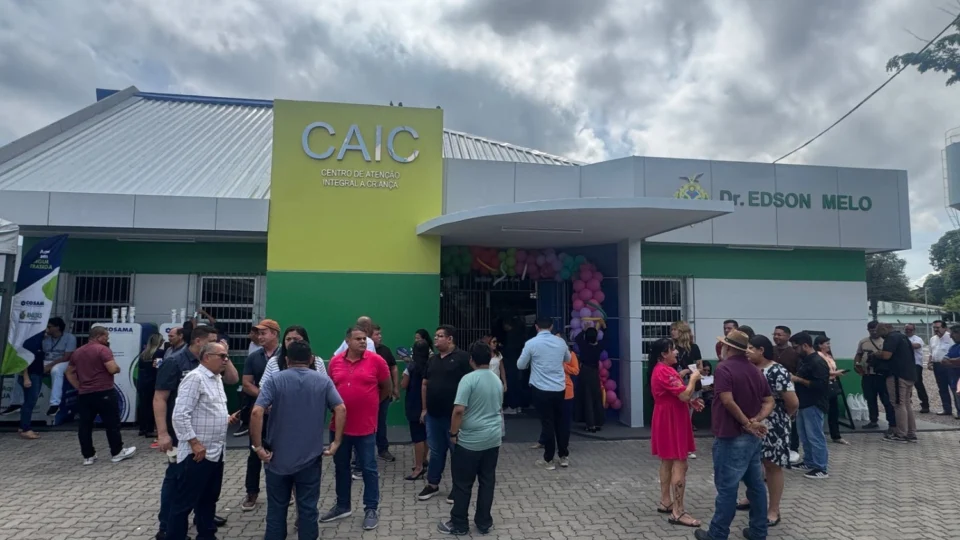 Wilson Lima entrega mais uma unidade de saúde reformada na zona leste de Manaus