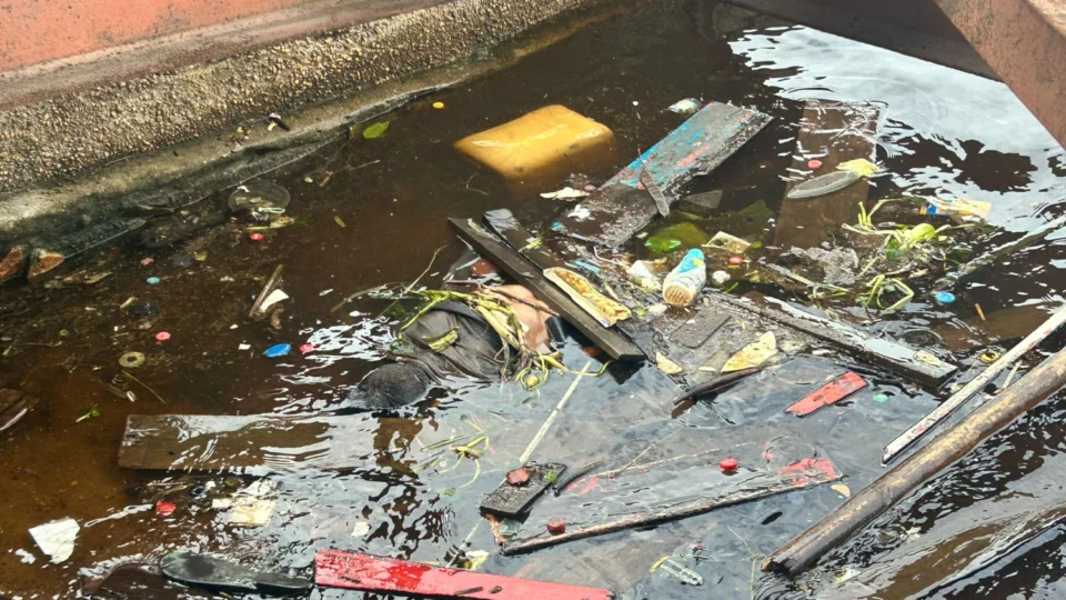 Corpo de homem é encontrado boiando na orla do Amarelinho