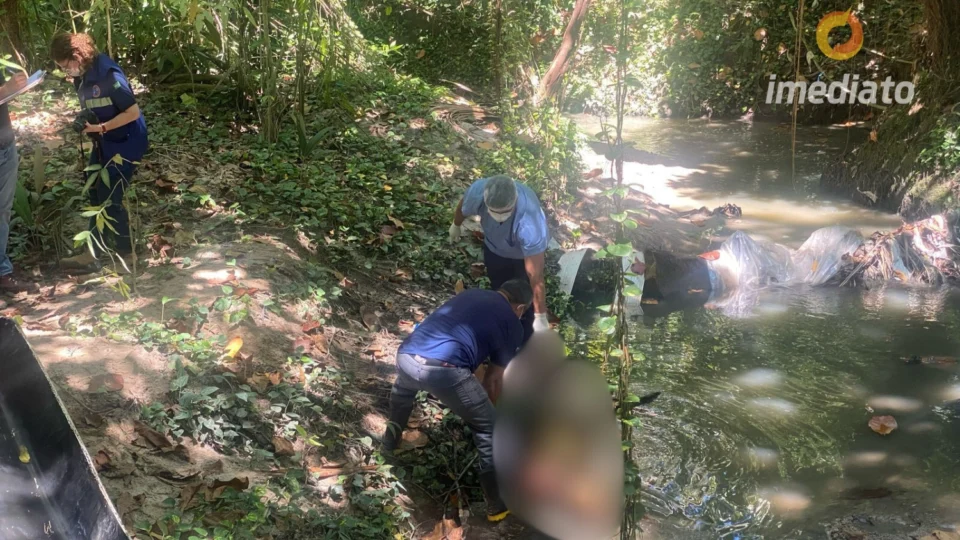 Homem é encontrado morto com marcas de facadas em igarapé no bairro Adrianópolis