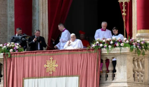 Papa Francisco reaparece no Domingo de Páscoa e pede paz e desarmamento