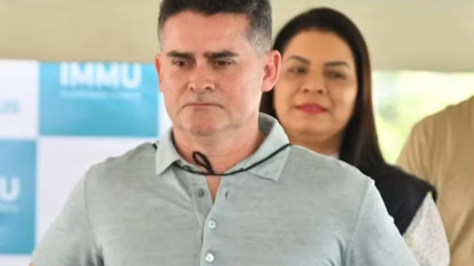Prefeito David Almeida afirma que aumento da tarifa de ônibus em Manaus é inevitável