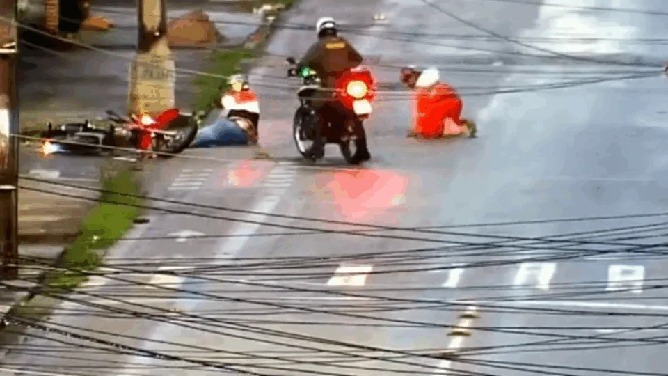 VEJA VÍDEO: suspeitos são presos após queda de moto durante perseguição