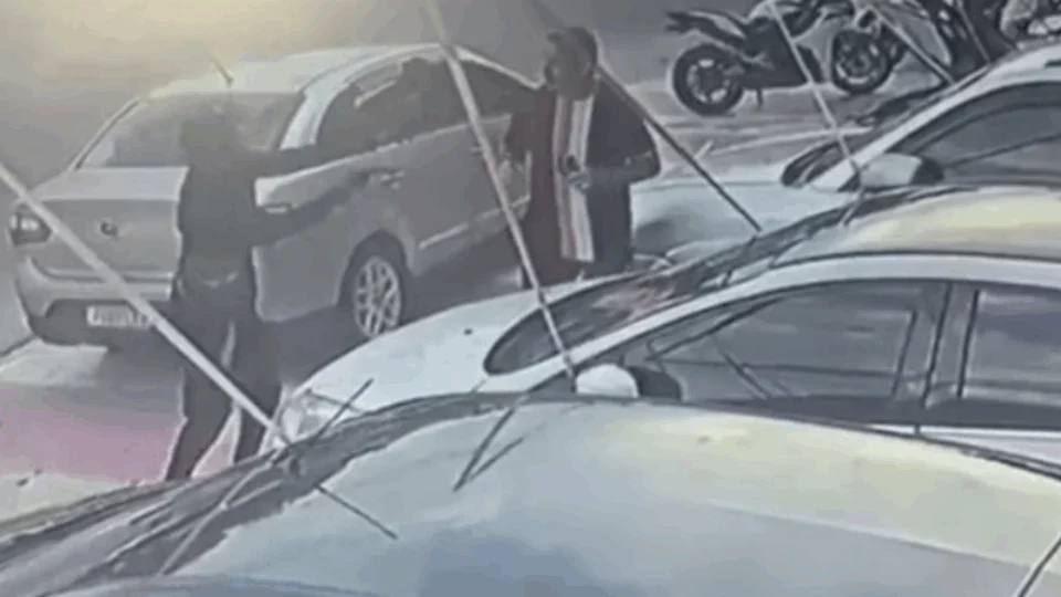 VEJA VÍDEO: empresário tenta desarmar criminoso durante assalto e é morto a tiros