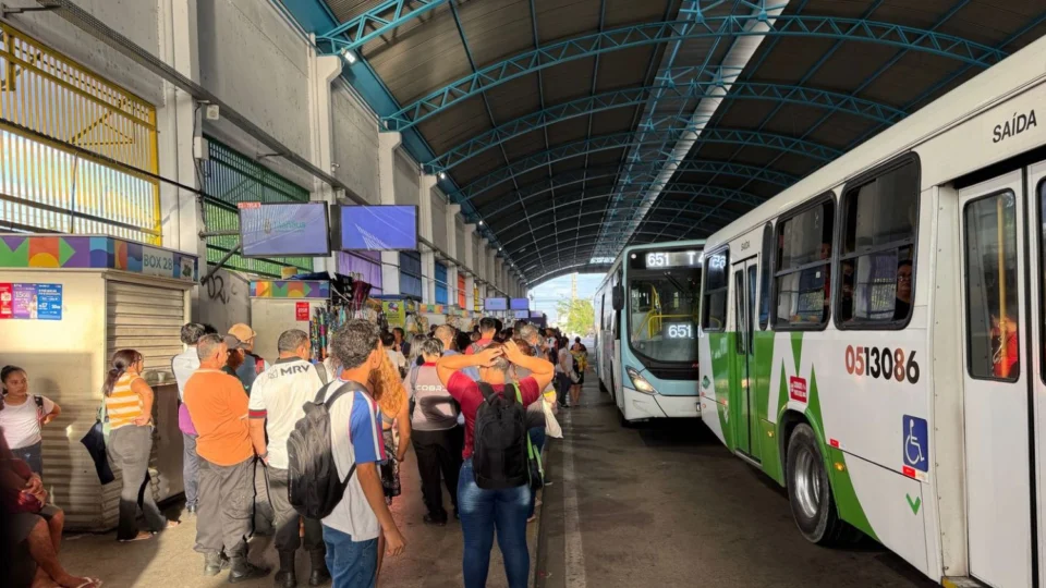 Greve dos Rodoviários: Segundo dia é marcado por caos nos terminais