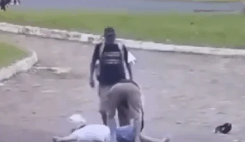 VEJA VÍDEO: homem paga lanche para moradores de rua e é agredido e roubado