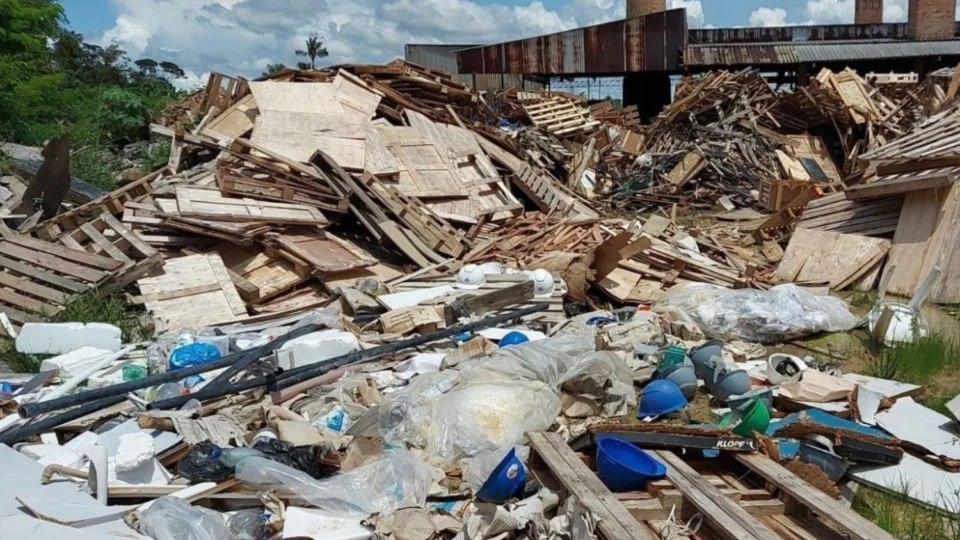 Ipaam multa olaria em R$ 200 mil por descarte irregular em área de preservação no Cacau Pirêra