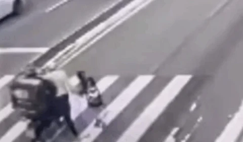 VEJA VÍDEO: bebê é arremessado ao ser atropelado com a mãe na faixa de pedestres